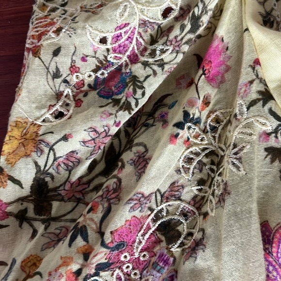 Hemant and nandita top - Picture 3 of 3